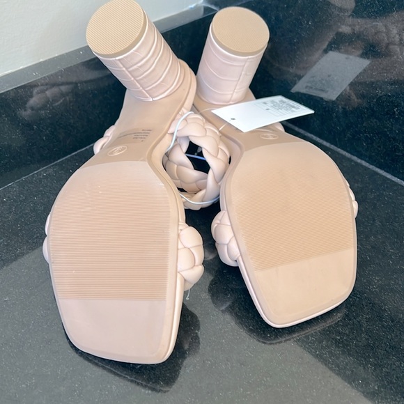 Women's Basil Mule Heels NWT A New Day Beige 9 Braided Open Toe 2 Strap Sandals - Picture 3 of 3